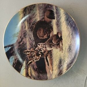 Vintage Decorative Wolf & Pup Collector Plate